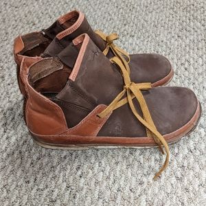 Women's Chelsea Chacos size 9